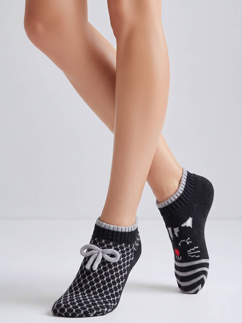 🔹️NWT Black & Gray Cat Face Mismatched Slipper Socks Size 4-10